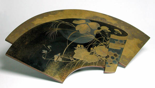 IKEDA Taishin, Wanddekoration in Fcherform, Japan, vor 1872, Schwarzlack mit Streugold-Dekor