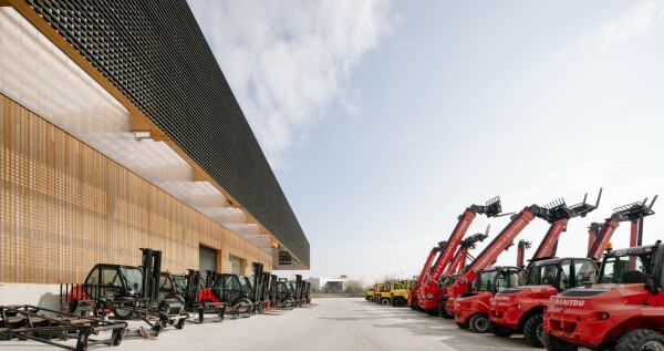 Gewerbebau von rundzwei Architekten bei Tbingen