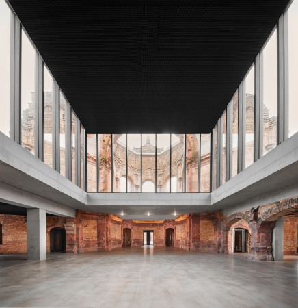 Ausbau der Trinitatiskirchruine zum Jugendzentrum und -kirche in Dresden von Code Unique
