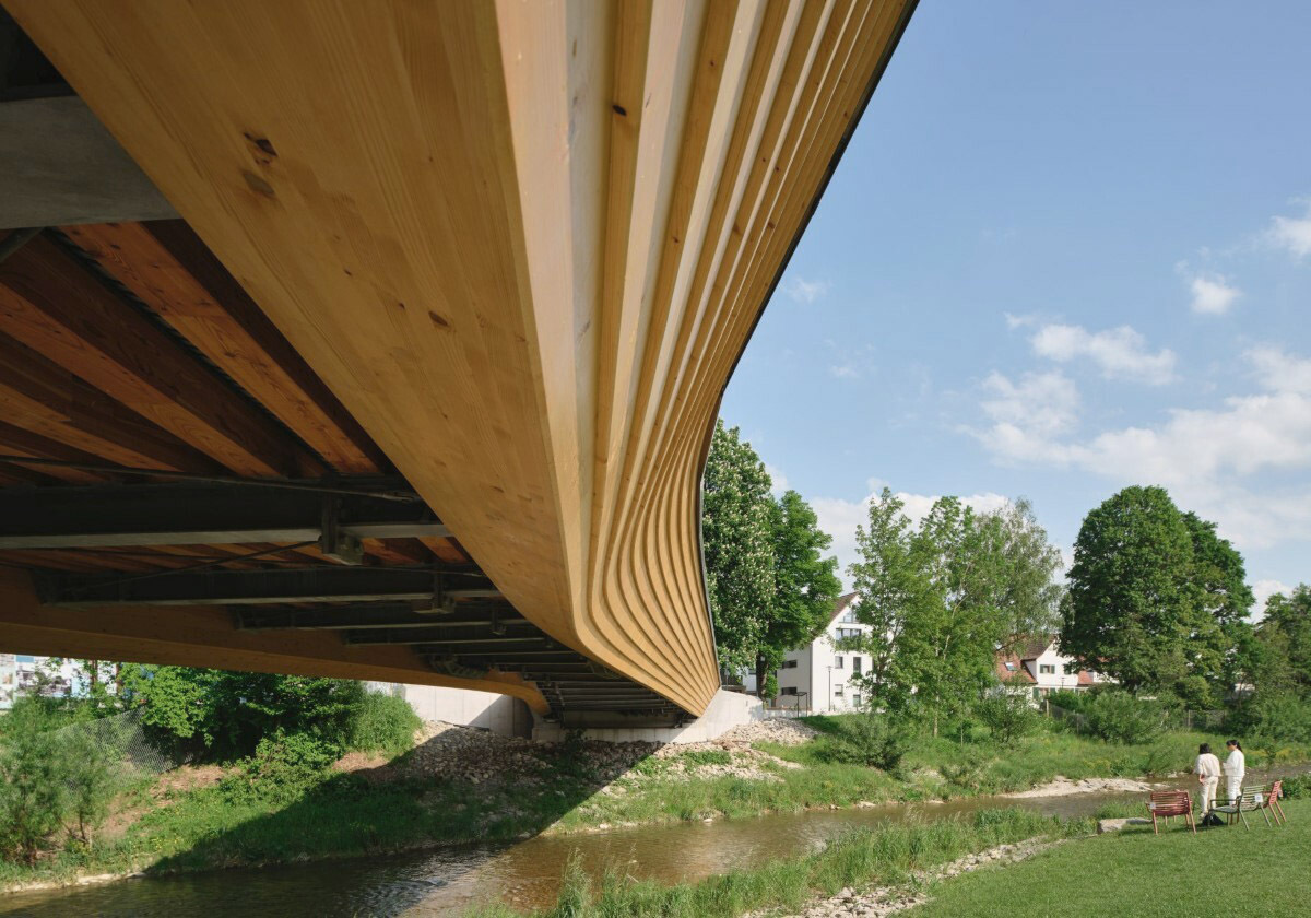 Im Trog über die Eyach
 - Fuß- und Radwegbrücke in Balingen von Moxon Architects