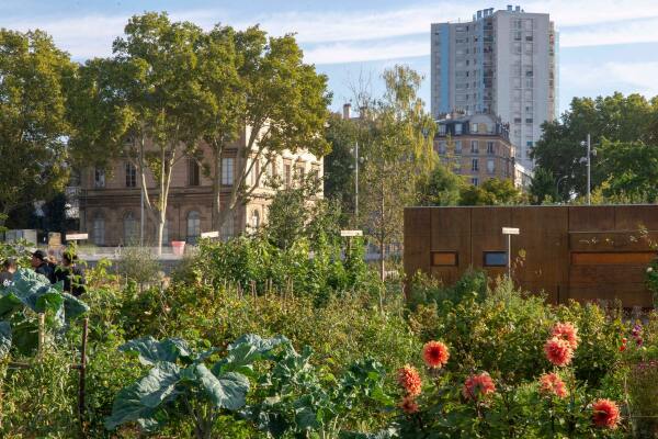 Parc des docks in Saint-Ouen (2010)