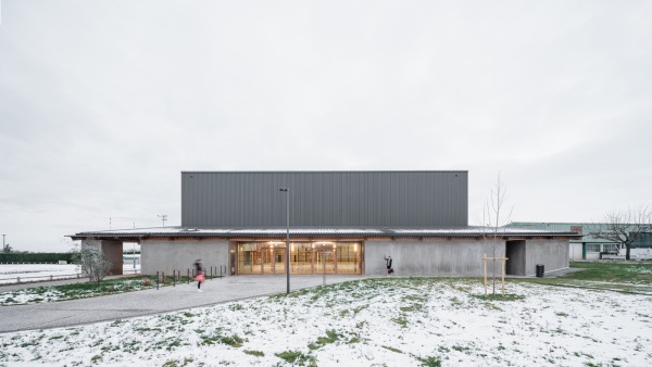 Sporthalle in Frankreich von Link Architectes