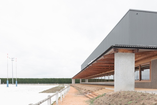 Sporthalle in Frankreich von Link Architectes