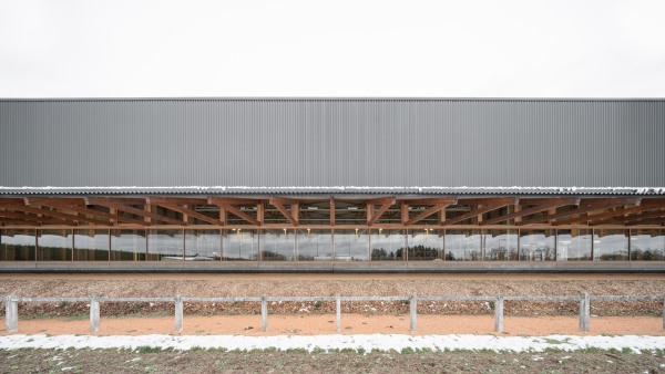 Sporthalle in Frankreich von Link Architectes