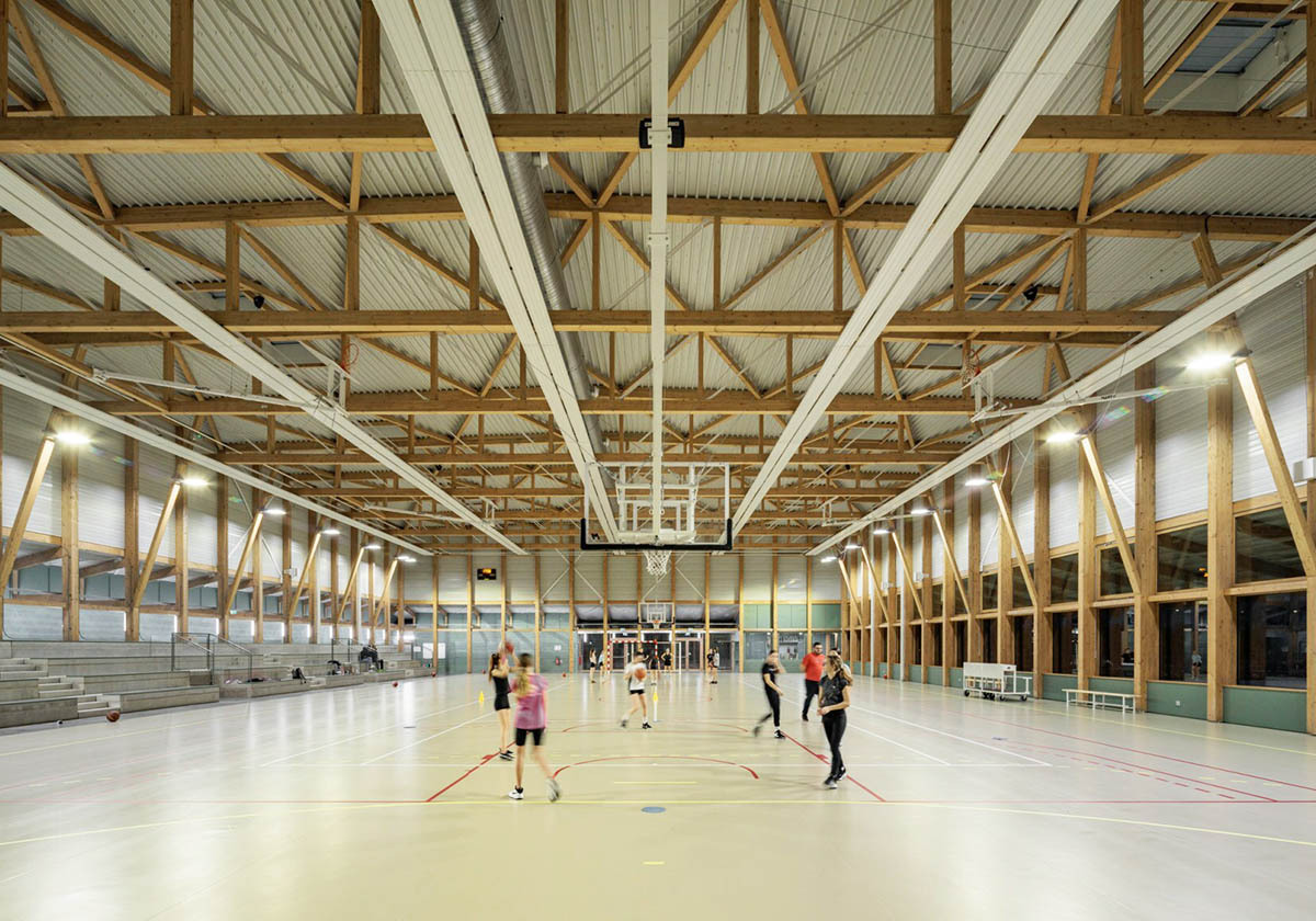 Ballspielen im Zentralmassiv
 - Sporthalle in Frankreich von Link Architectes