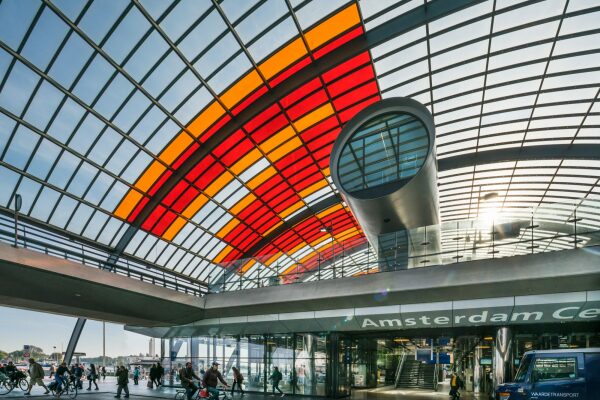Neugestaltung des Amsterdamer Hauptbahnhofs auf Basis des Masterplans von   Benthem Crouwel Architects, Sanierung und Erweiterung gemeinsam mit Merk X und TAK Architecten