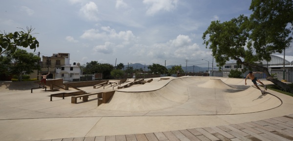 Parkanlage und Gemeindezentrum in Jiutepec von Rozana Montiel