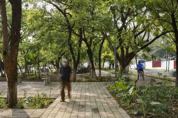 Parkanlage und Gemeindezentrum in Jiutepec von Rozana Montiel