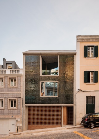 Wohnhaus von Bak Gordon Arquitectos in Lissabon