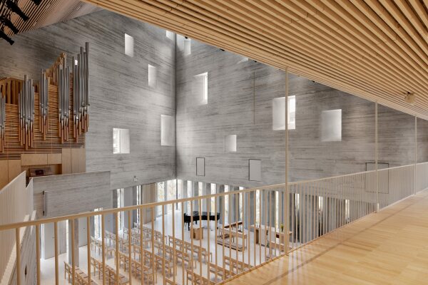 Kirche und Wohnen in Vantaa von Oopeaa