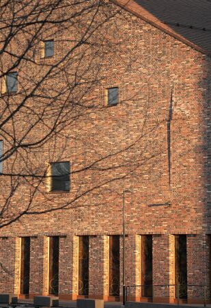 Kirche und Wohnen in Vantaa von Oopeaa