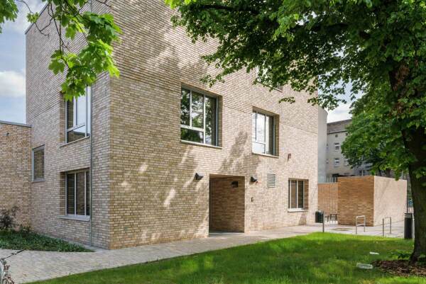 Jugendzentrum von Bolwin Wulf in Berlin