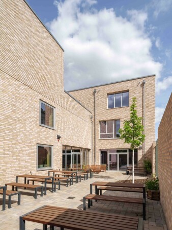 Jugendzentrum von Bolwin Wulf in Berlin