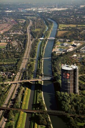 Rhein-Herne-Kanal und Gasometer in Oberhausen