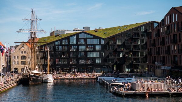 Steht beispielhaft für die aktuelle Architekturporoduktion Kopenhagens: Kroyers Plads, eine Wohnanlage am Wasser im Stadtteil Christianshavn von Cobe und Vilhelm Lauritzen Architects.
