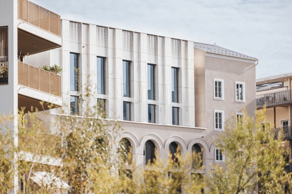 Alter Silo (Hintergrund) und Neubauten von Helen & Hard (Vordergrund)
