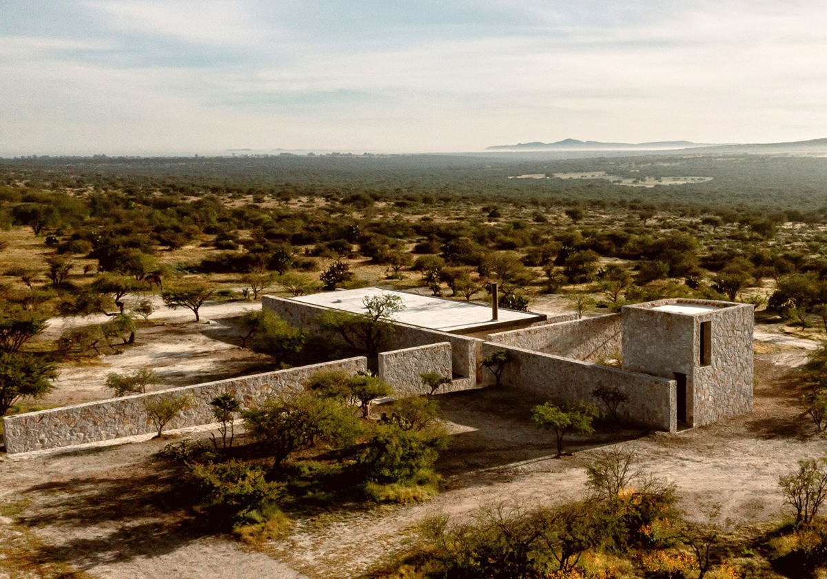 Monolith in Kreuzform
 - Villa in Zentralmexiko von HW Studio