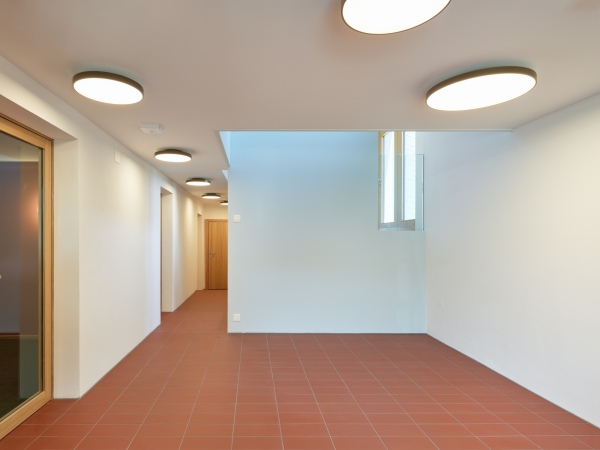 Statt Garage die neue Eingangssituation zum Pfarramt nach dem Umbau