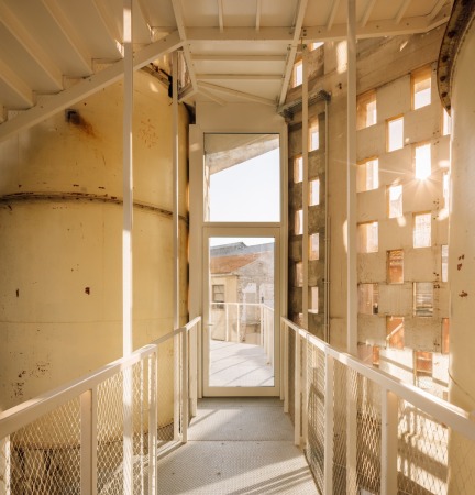 Umbau von Julian Breinersdorfer Architekten in Lissabon