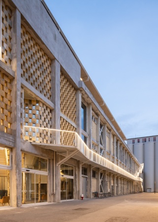 Umbau von Julian Breinersdorfer Architekten in Lissabon