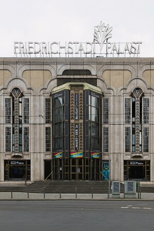 Friedrichstadtpalast von Manfred Prasser innerhalb eines Planungskollektivs, 1984