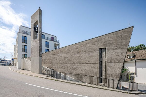 Gemeinde- und Wohnhaus in Zürich von helsinkizurich und Ramser Schmid