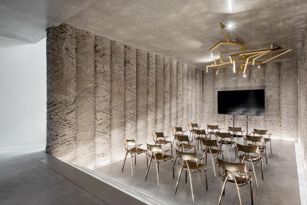 Bohrpfhle bilden die Kellerwnde.