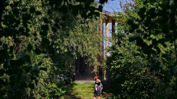 Filmstill an der Kapelle in Gundelfingen von Hans Engel