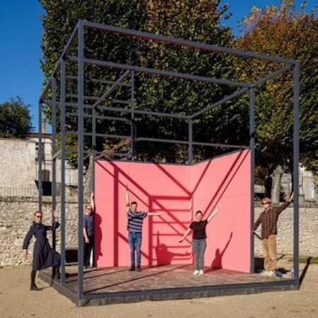 Den „Gropius-Zimmer-Pavillon“ entwickelten Studierende im Rahmen des Moduls „Kooperation ohne Konsens“ (Ko.o.Ko.) als zentrale Anlaufstelle des Jubiläums-Programms.