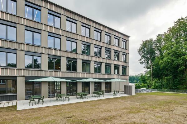 Bürogebäude in Sempach von Schürch Architekten