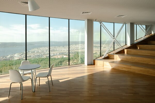 Funkturm mit Besucherzentrum von IND und Powerhouse Company