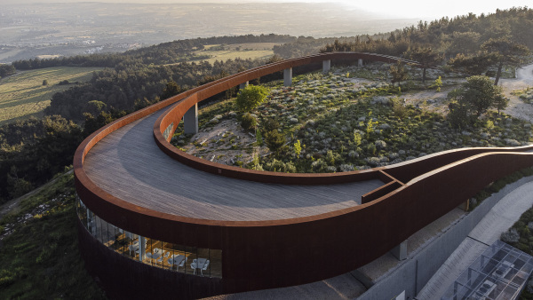 Funkturm mit Besucherzentrum von IND und Powerhouse Company