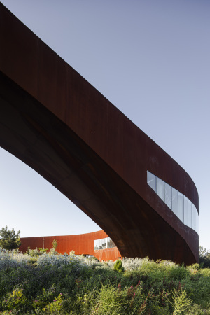 Funkturm mit Besucherzentrum von IND und Powerhouse Company