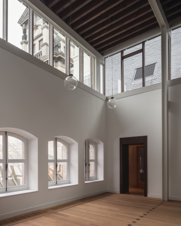 Rathausumbau in Antwerpen von HUB