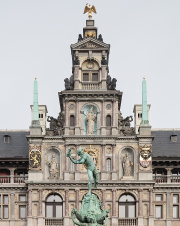 Rathausumbau in Antwerpen von HUB