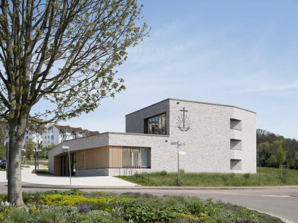 Neuapostolische Kirche in Uhingen von a+r Architekten