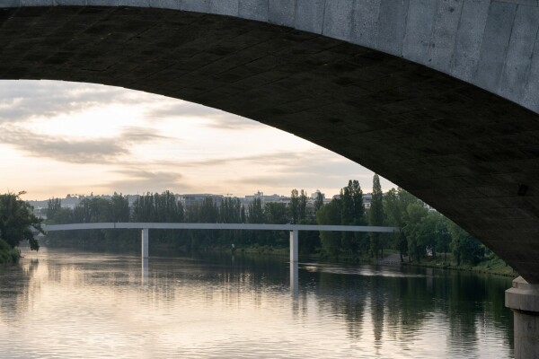 Fu�g�ngerbr�cke in Prag