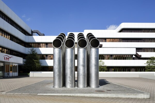 30 Projekte zeigt die Ausstellung Kunst und Bau. Abluftplastik, ehem. Westdeutsche Landesbank, Mnster, 1971, Knstler: Friedrich Grsel, Architekt: Harald Deilmann