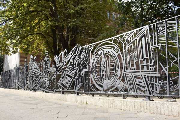 Earth Is Blue, Goethe-Gymnasium, Dsseldorf, 2021, Knstlerin: Selma Gltoprak, Architektur: RKW Architektur + (Sanierung)