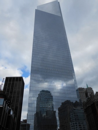 Tower 4 des neuen World Trade Centers in New York City (2013). Foto: HenSho, Wikimedia Commons, CC BY-SA 4.0