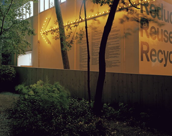 2012 eröffnete der Deutsche Pavillon auf der Architekturbiennale Venedig unter dem Titel Reduce, Reuse, Recycle.