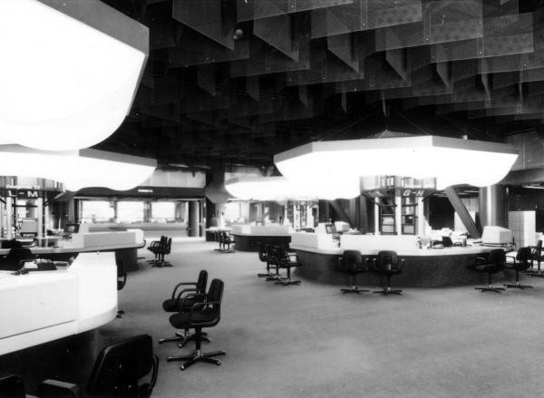 Schalterhalle der Sparkasse D1 (195354) von Karl und Wilhelm Schmucker und Josef Beschof