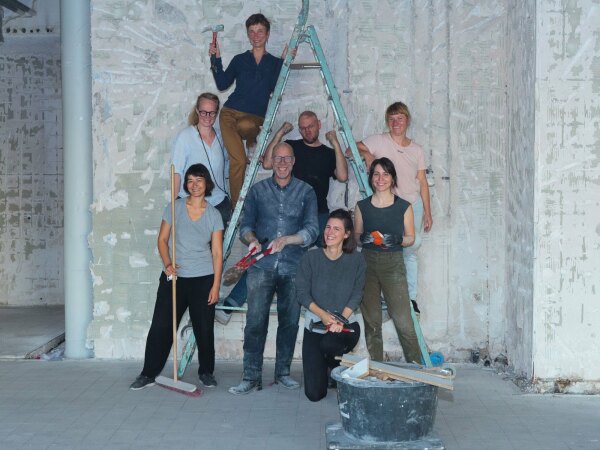 Htten & Palste und Mitglieder des nGbK reinigten die Bestandsstruktur vor dem eigentlichen Umbau selbst.