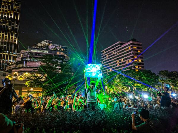 20192020, Hongkong: Protestaktion mit Laserpointern vor dem Hong Kong Space Museum
