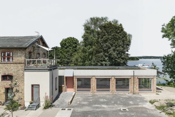 Uferwerk: Garagen zum Gemeinschaftshaus - Uferhaus in Werder/Havel