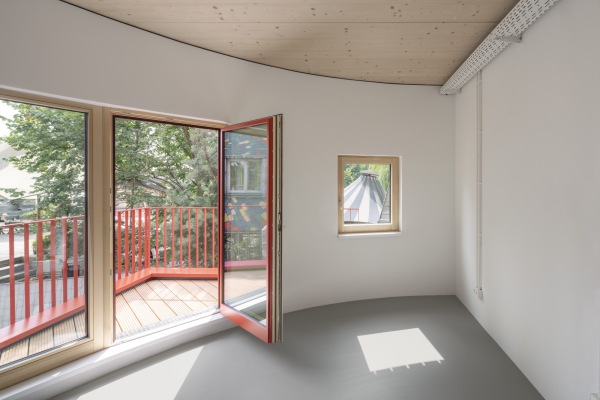 Holzhaus in Berlin von Office ParkScheerbarth