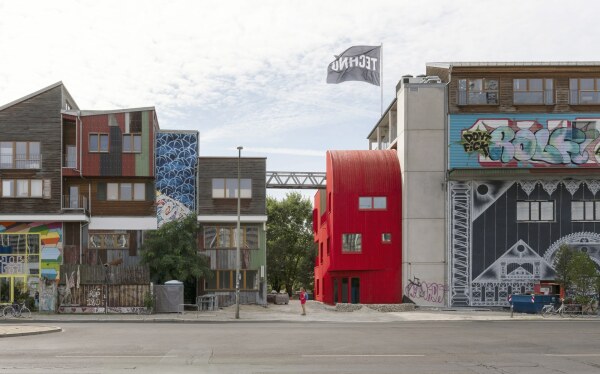 Holzhaus in Berlin von Office ParkScheerbarth