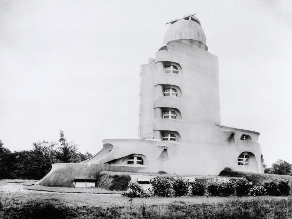 Einsteinturm vor der ersten Instandsetzung (1927)