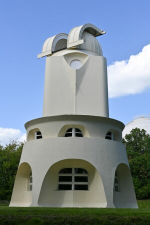 Einsteinturm nach der Instandsetzung von Süden (2023)