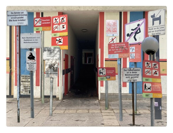 Eine Erkundungstour mit Christina Schraml vom Social Design Studio fhrt durch die kommunalen Freiflchen rund um Wiener Gemeindebauten.